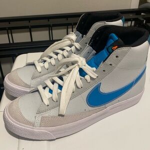 Blue nike blazers 6.5